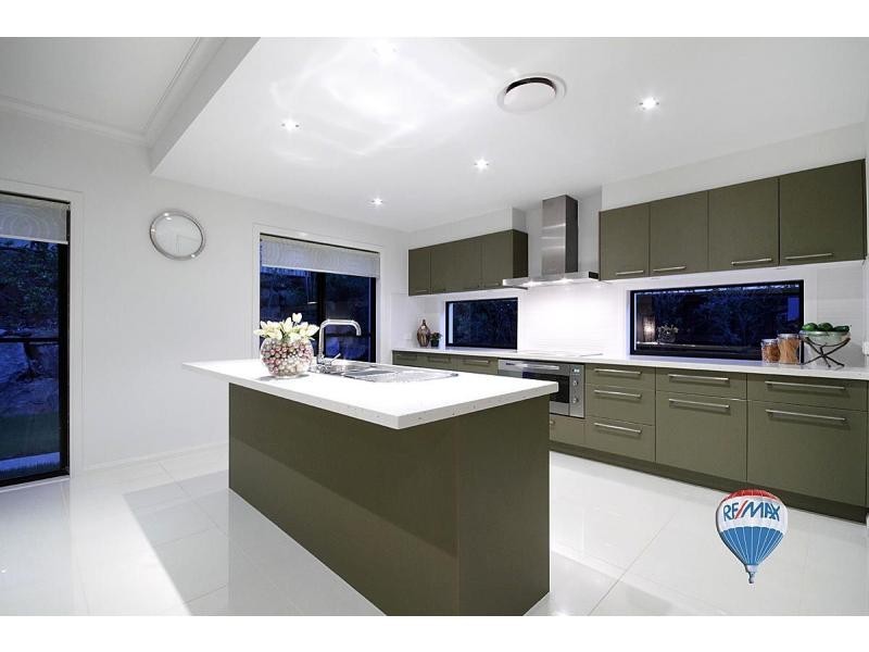 5 La Belle Court, Westlake QLD 4074