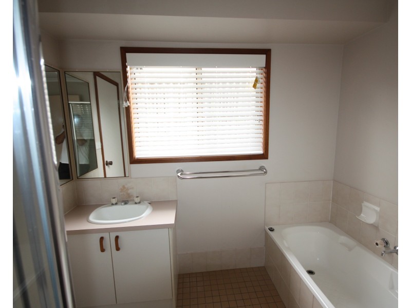 11 Tomkins Road, Riverhills QLD 4074