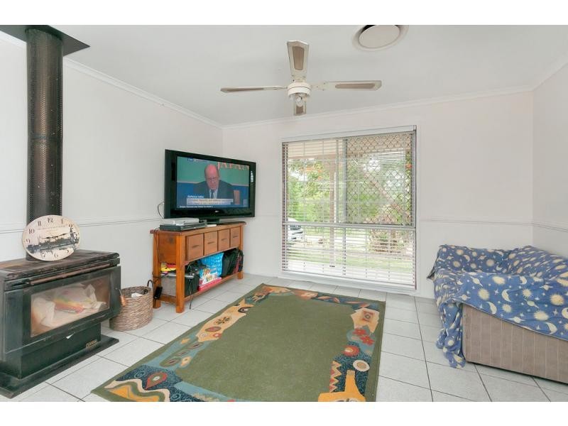 6-8 Bass Street, Barellan Point QLD 4306
