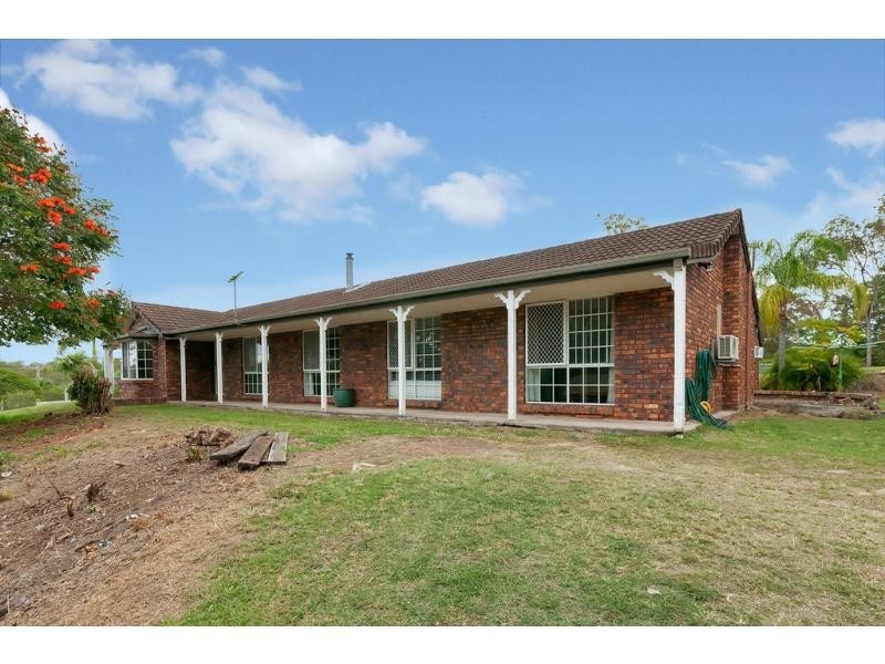 6-8 Bass Street, Barellan Point QLD 4306