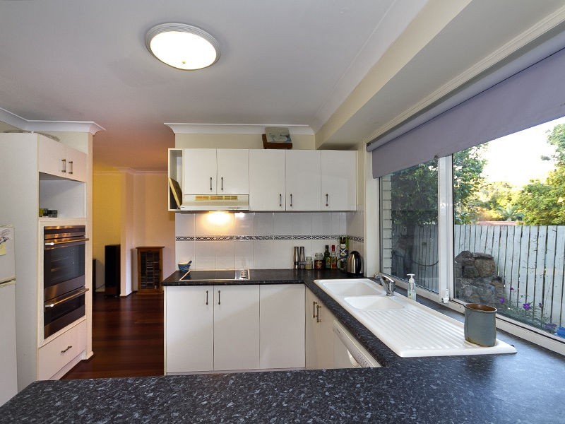 Seventeen Mile Rocks QLD 4073