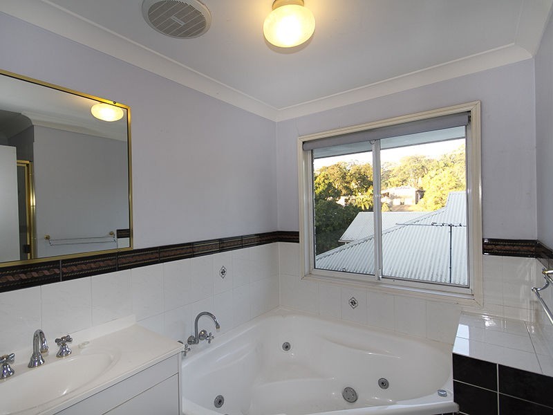 Seventeen Mile Rocks QLD 4073