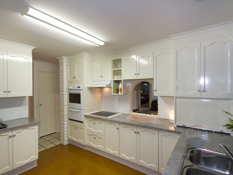 2 Bundoran Close, Westlake QLD 4074