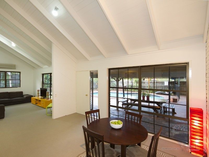 2 Bundoran Close, Westlake QLD 4074