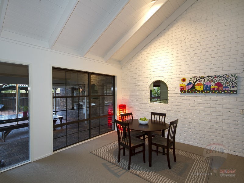 2 Bundoran Close, Westlake QLD 4074