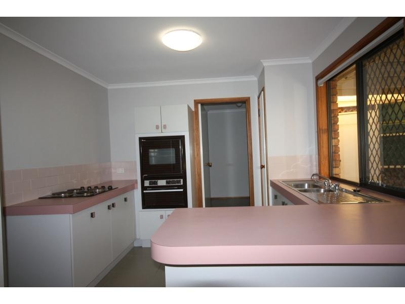 6 Pallert Street, Middle Park QLD 4074