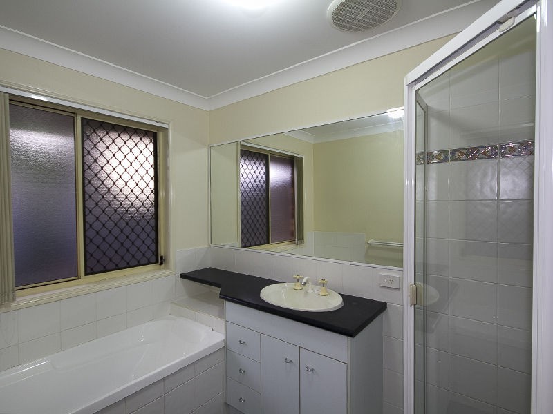 3 Kentia Circuit, Flinders View QLD 4305