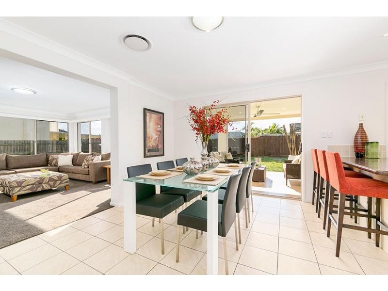 27 Barcoo Crescent, Sinnamon Park QLD 4073
