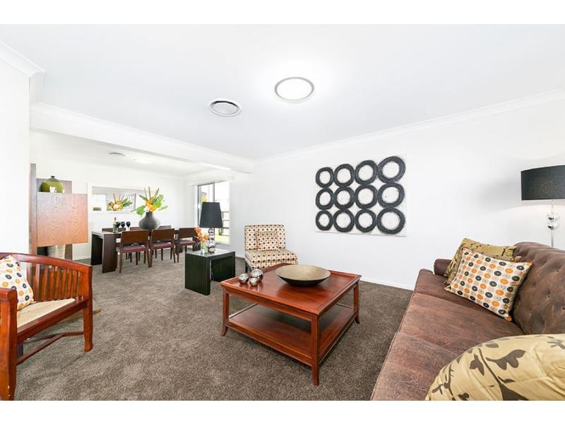 27 Barcoo Crescent, Sinnamon Park QLD 4073