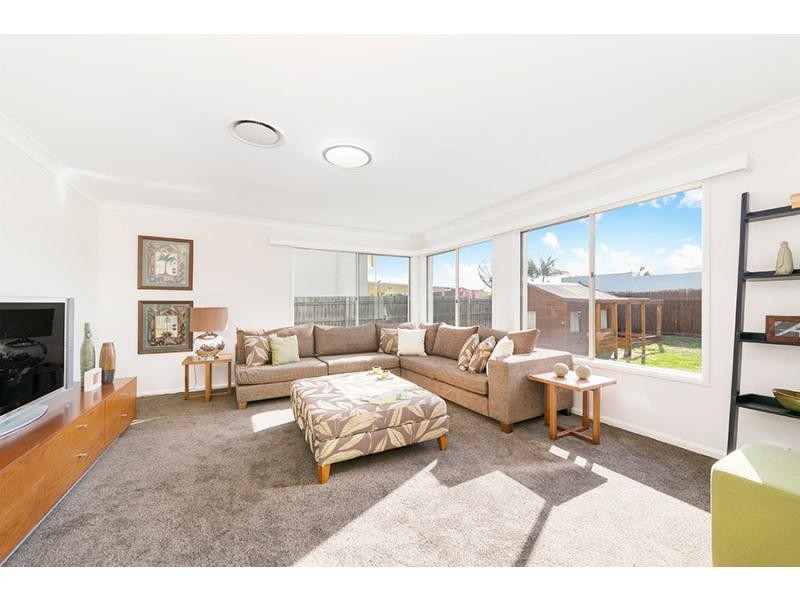 27 Barcoo Crescent, Sinnamon Park QLD 4073