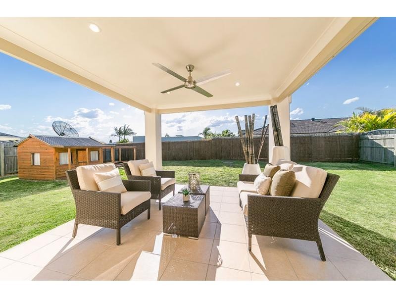 27 Barcoo Crescent, Sinnamon Park QLD 4073