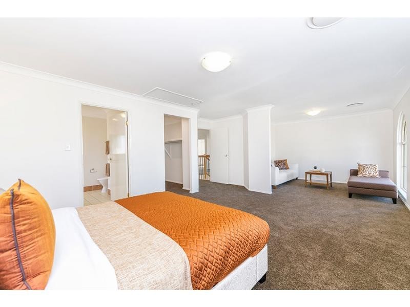 27 Barcoo Crescent, Sinnamon Park QLD 4073