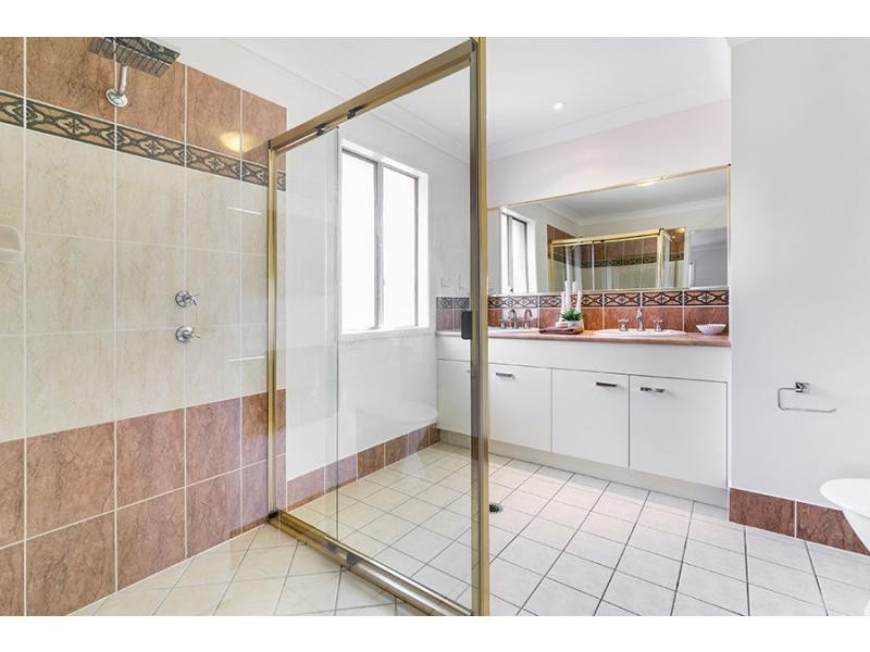 27 Barcoo Crescent, Sinnamon Park QLD 4073