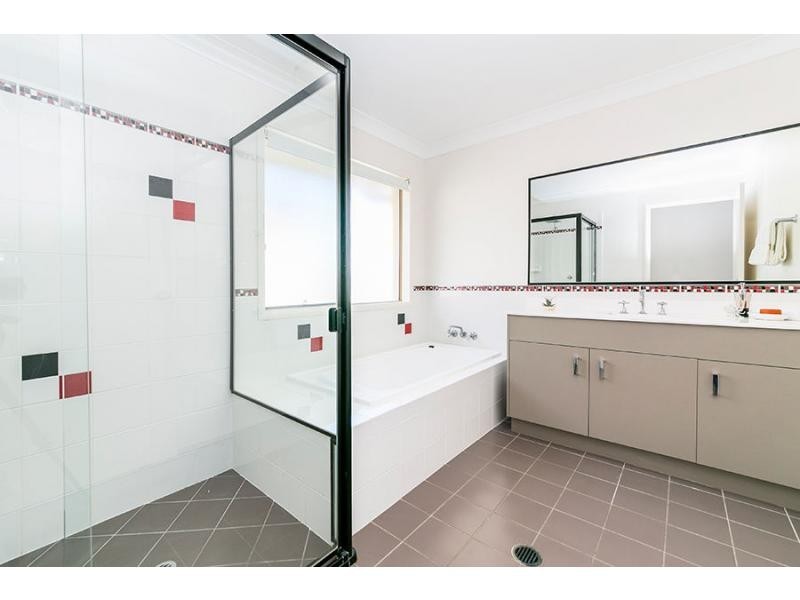 27 Barcoo Crescent, Sinnamon Park QLD 4073