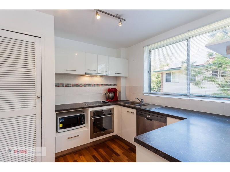 Unit 4/100 -112 School Road, Yeronga QLD 4104