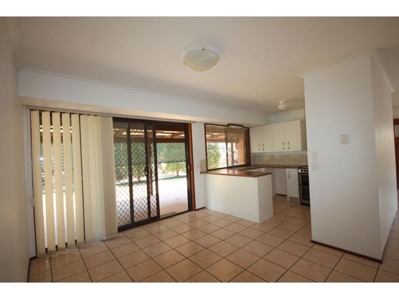 18 Santolina Place, Sinnamon Park QLD 4073