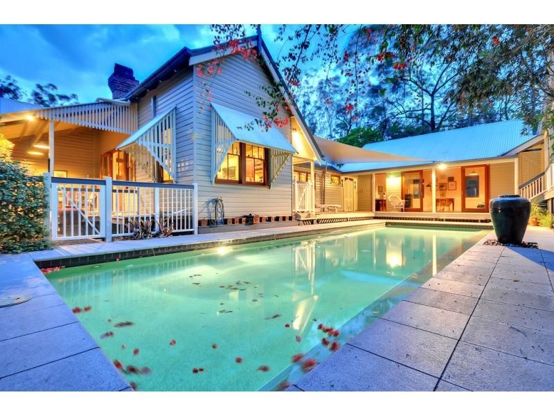 112 Airlie Road, Pullenvale QLD 4069