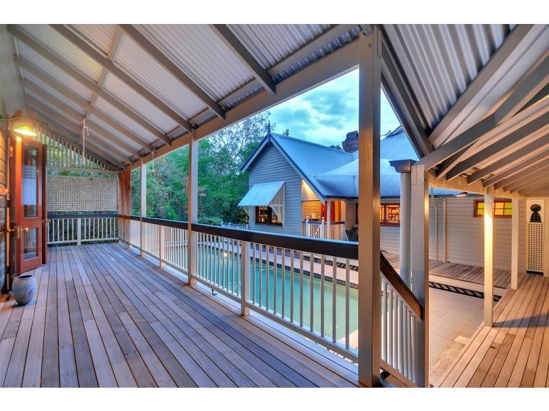 112 Airlie Road, Pullenvale QLD 4069