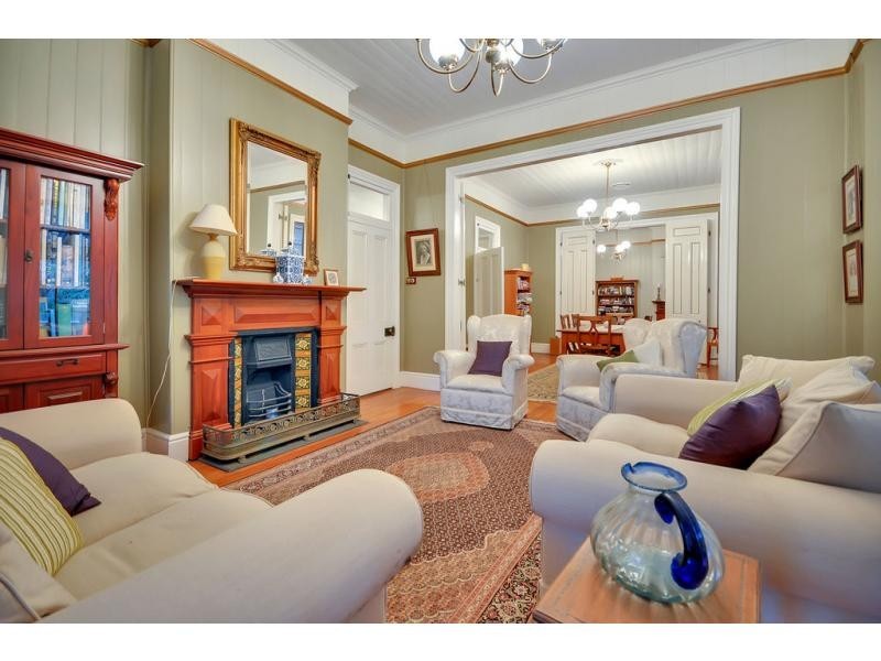 112 Airlie Road, Pullenvale QLD 4069