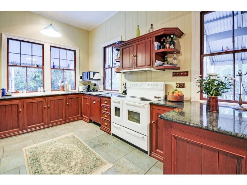 112 Airlie Road, Pullenvale QLD 4069