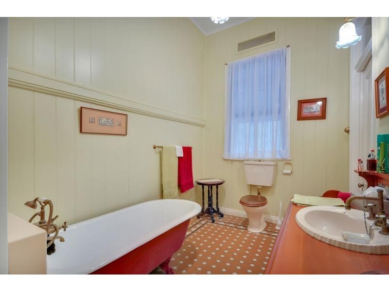 112 Airlie Road, Pullenvale QLD 4069