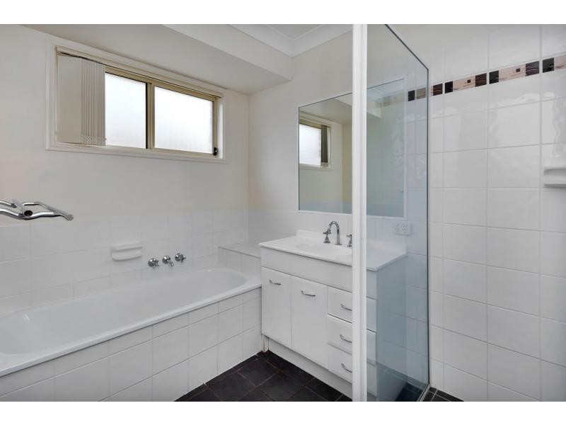 20 Oleosa Close, Moggill QLD 4070