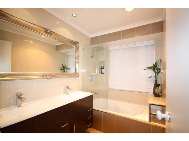 9 Cheviot Place, Sinnamon Park QLD 4073