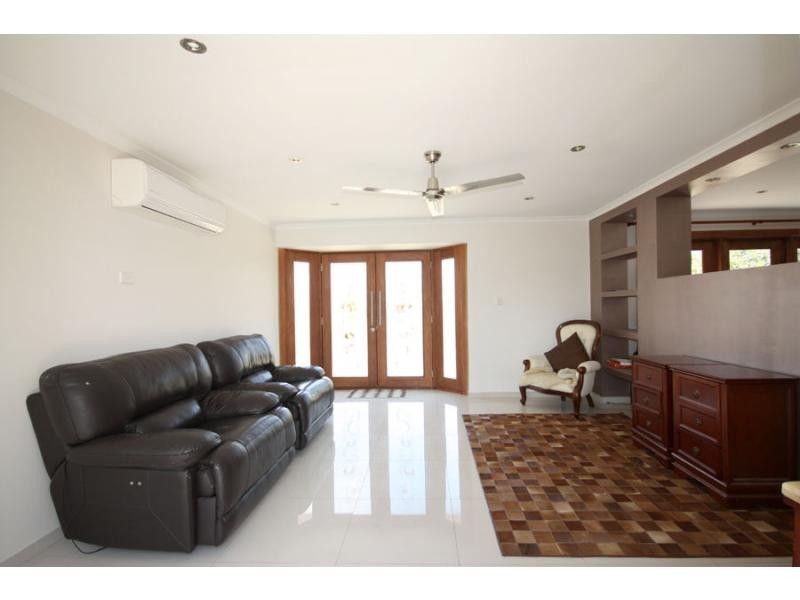 9 Cheviot Place, Sinnamon Park QLD 4073