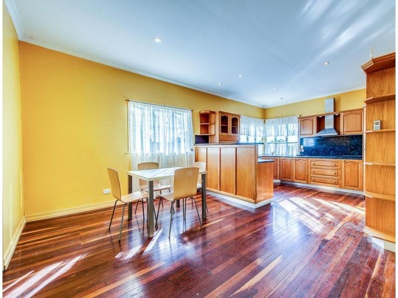 6 Gledson Street, North Booval QLD 4304