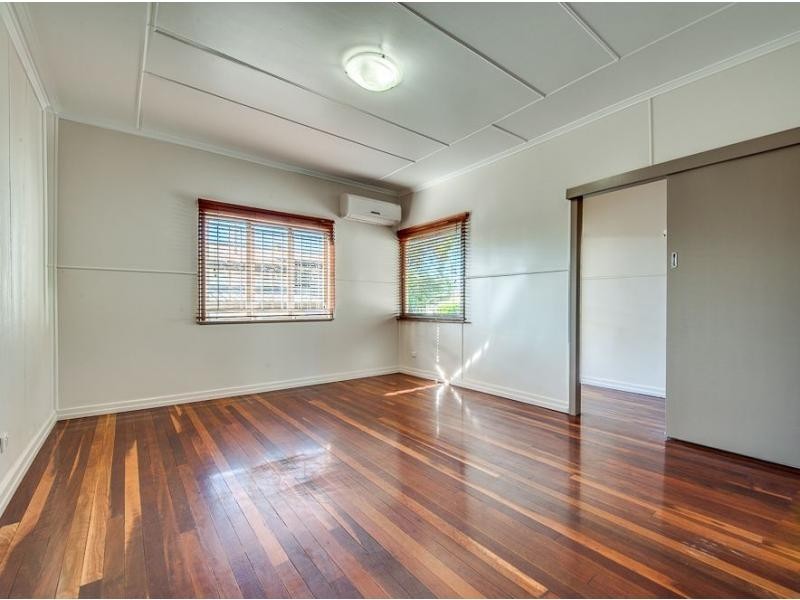 6 Gledson Street, North Booval QLD 4304