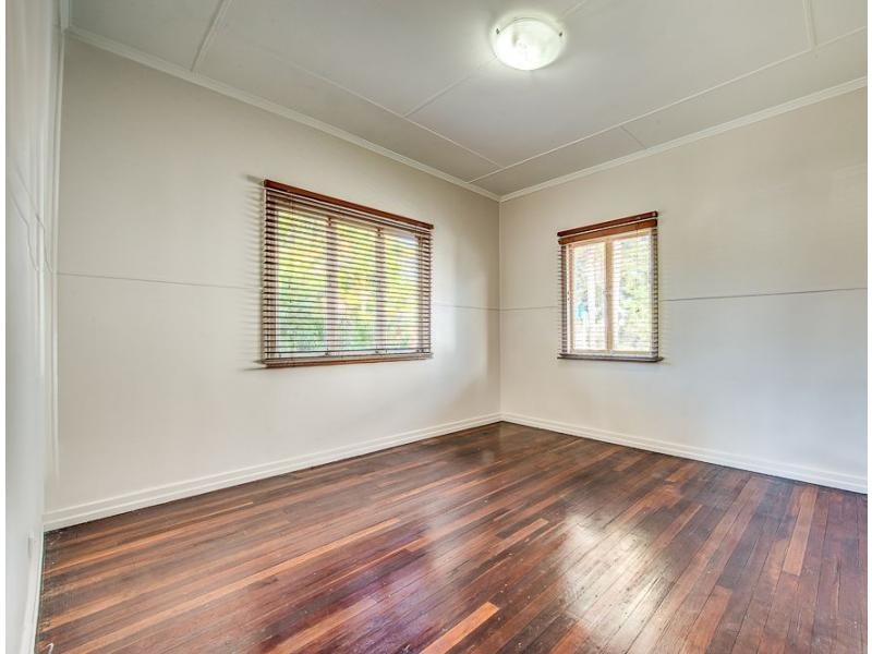 6 Gledson Street, North Booval QLD 4304