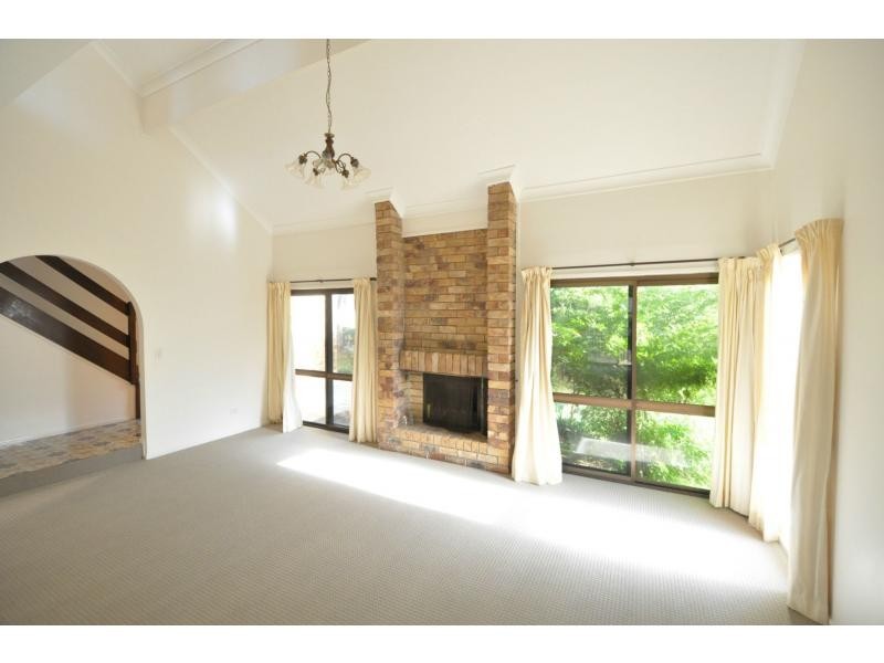 114 Mt Ommaney Drive, Jindalee QLD 4074