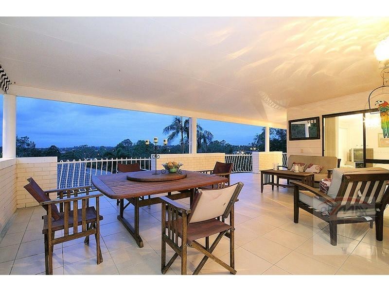 4 MacQuarie Court, Mount Ommaney QLD 4074