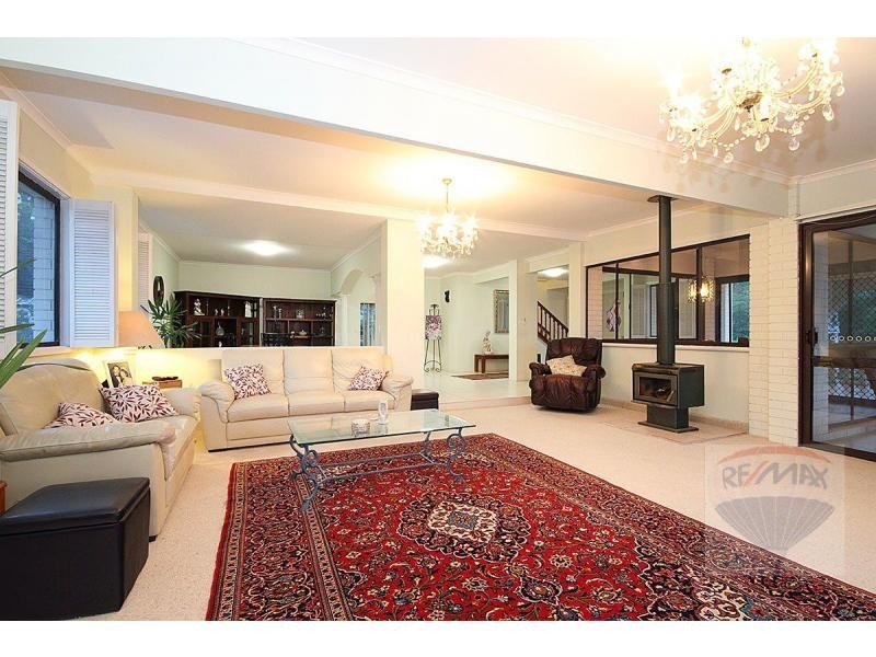 4 MacQuarie Court, Mount Ommaney QLD 4074