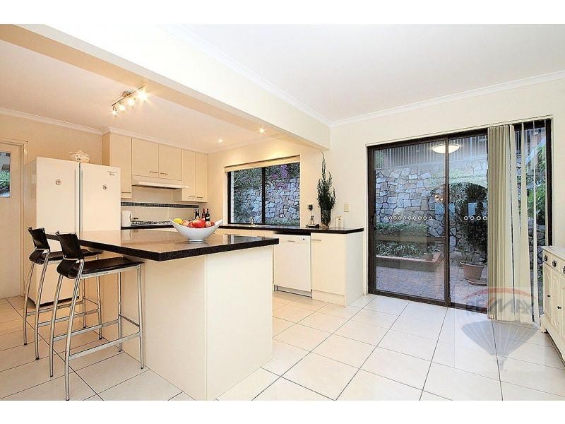 4 MacQuarie Court, Mount Ommaney QLD 4074