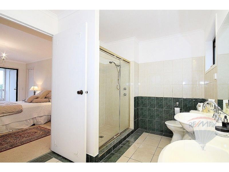 4 MacQuarie Court, Mount Ommaney QLD 4074