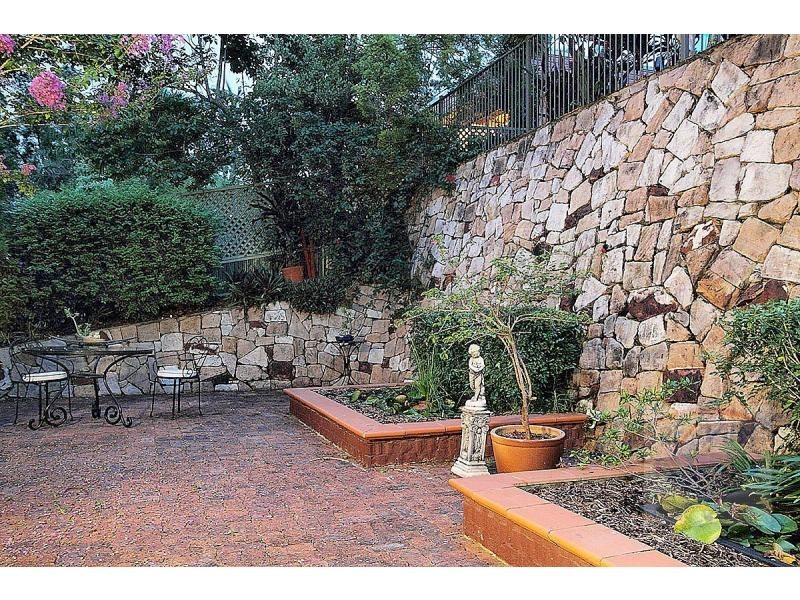 4 MacQuarie Court, Mount Ommaney QLD 4074