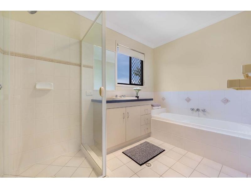 6 McNally Close, Seventeen Mile Rocks QLD 4073