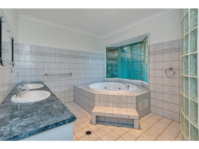 29 SEALARK Cove, Karalee QLD 4306