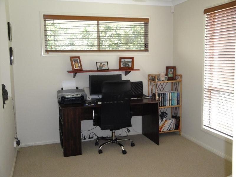 10 Saffron Place, Seventeen Mile Rocks QLD 4073