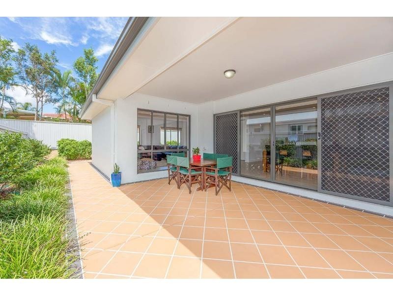 8 Fairway Court, Mount Ommaney QLD 4074