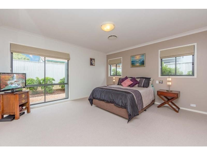8 Fairway Court, Mount Ommaney QLD 4074