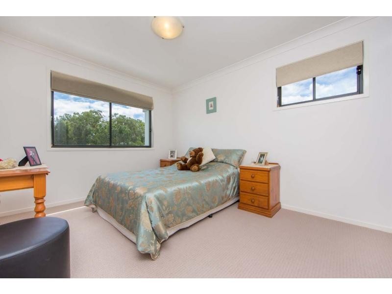 8 Fairway Court, Mount Ommaney QLD 4074