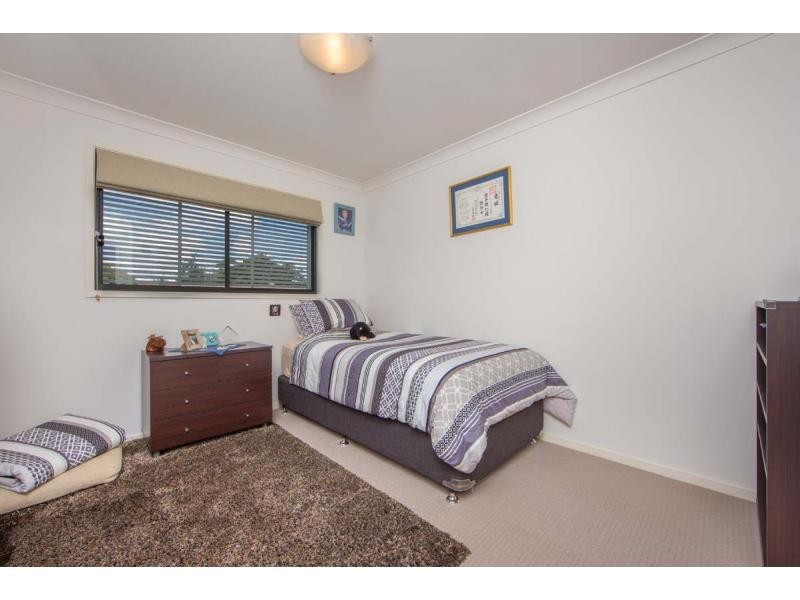 8 Fairway Court, Mount Ommaney QLD 4074