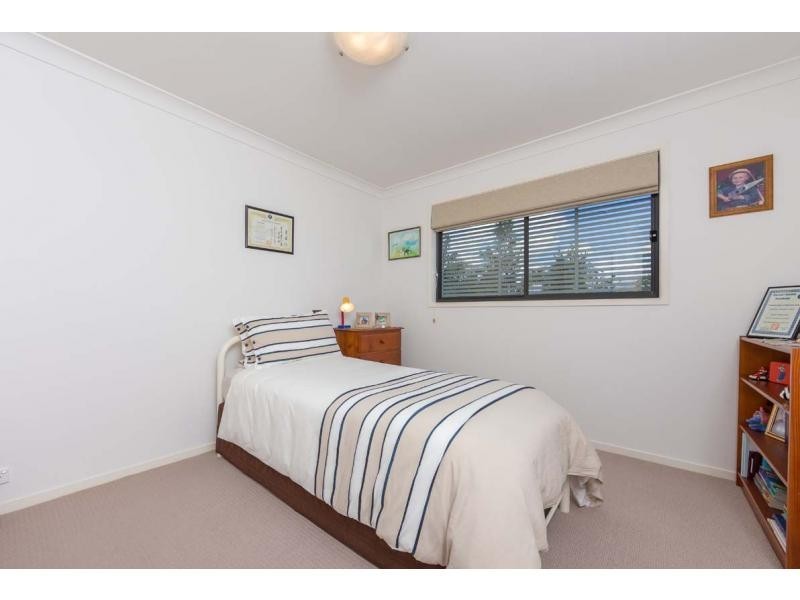 8 Fairway Court, Mount Ommaney QLD 4074