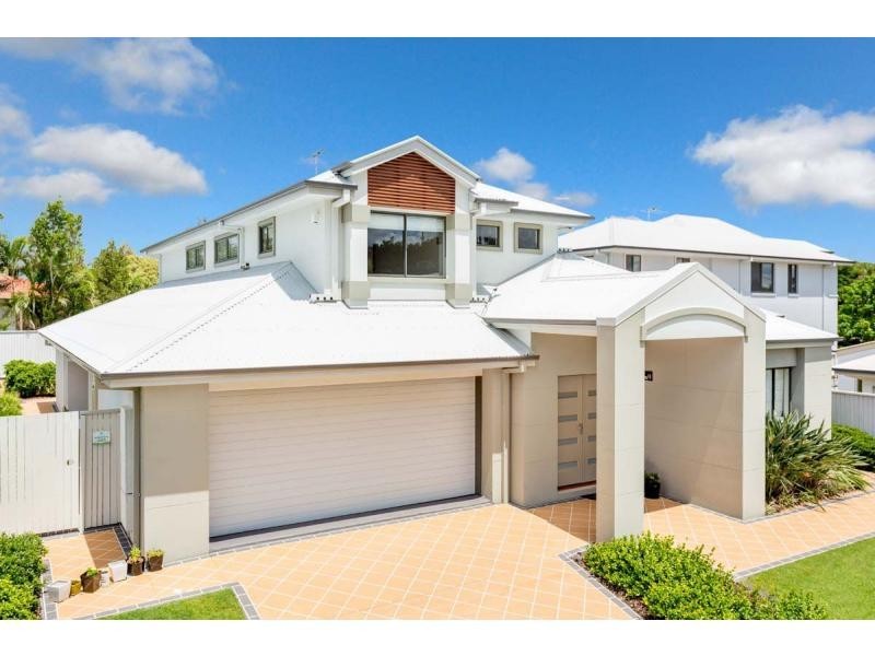 8 Fairway Court, Mount Ommaney QLD 4074