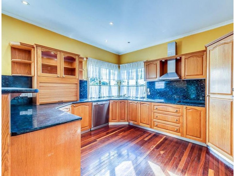 6 Gledson Street, North Booval QLD 4304