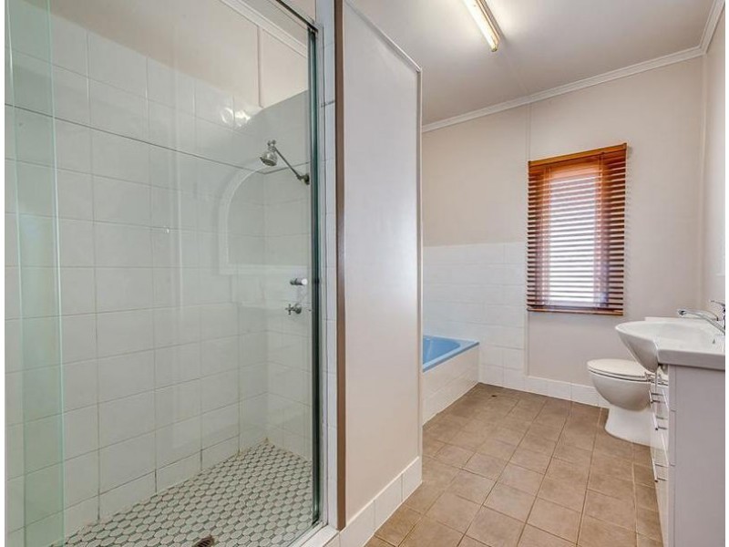 6 Gledson Street, North Booval QLD 4304