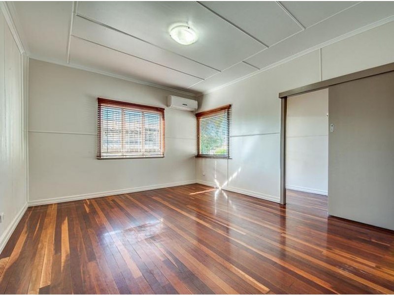 6 Gledson Street, North Booval QLD 4304