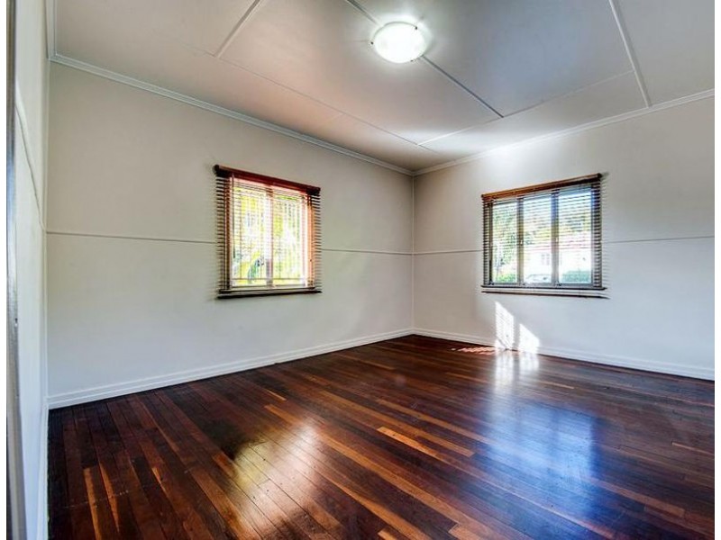 6 Gledson Street, North Booval QLD 4304